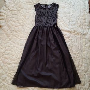 Perfectly dressed Girls' formal dress, size 14